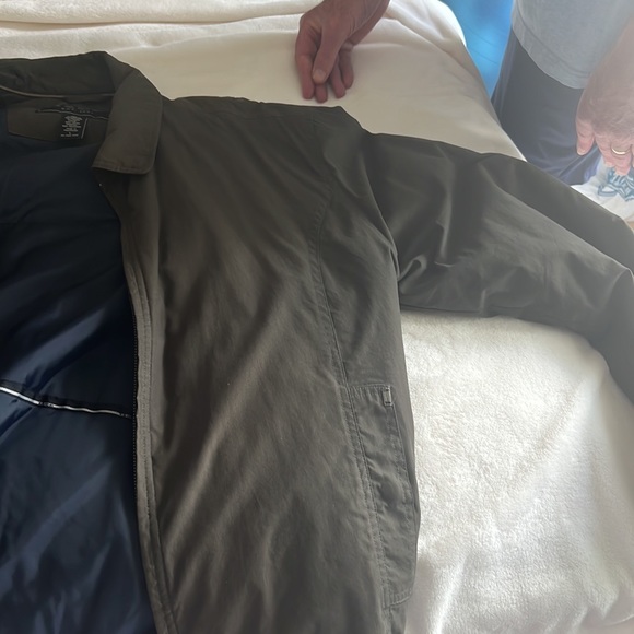 Mid weight green jacket - Picture 3 of 4